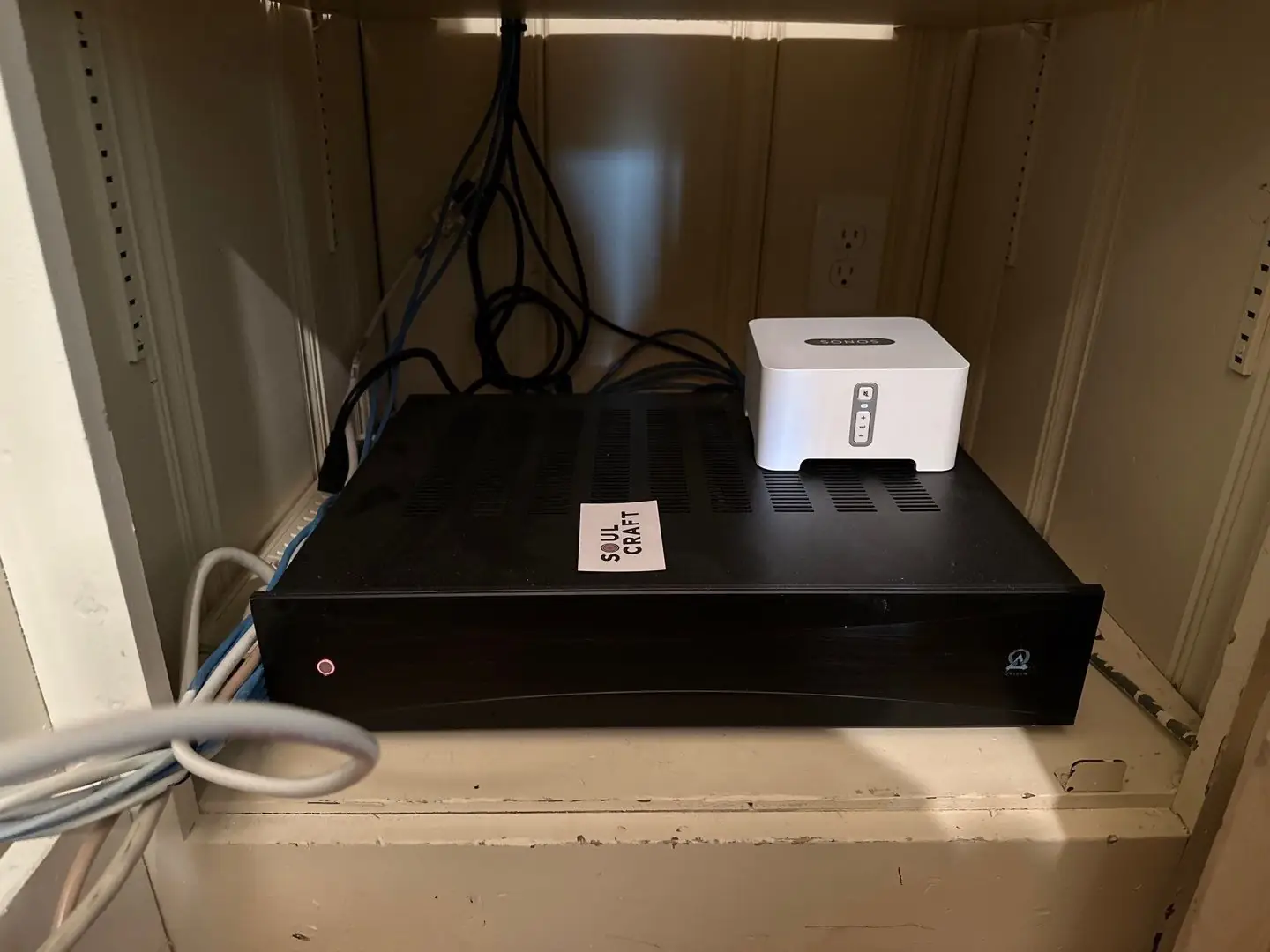 Tidy network equipment shelf